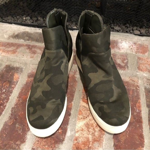Steve Madden Winnie sneaker bootie in green camouflage. Size 8.5, runs large. - Picture 3 of 11